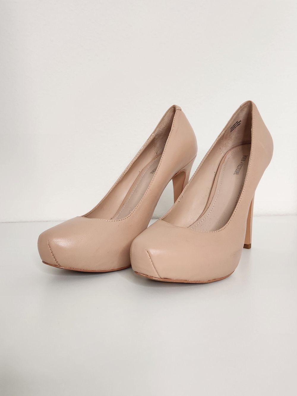 Pour La Victoire Classic Nude Platform High Heel Pumps